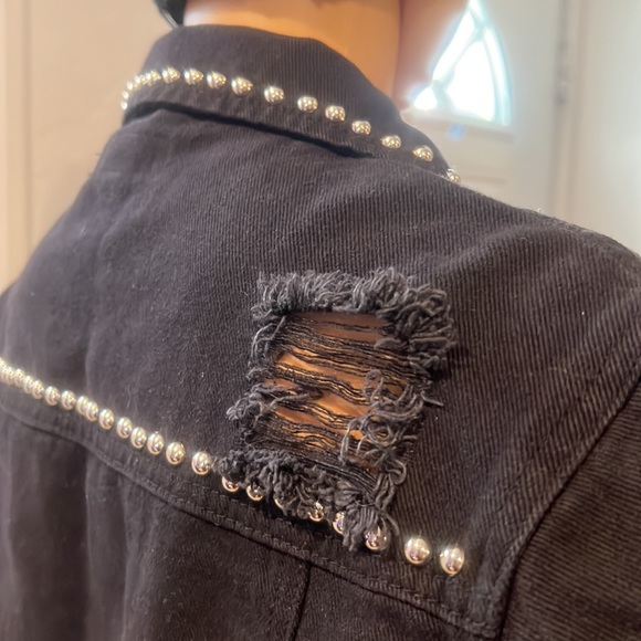 LNWOT Distressed Black Thrill Jeans Jean Jacket with studs Size M - Picture 5 of 9